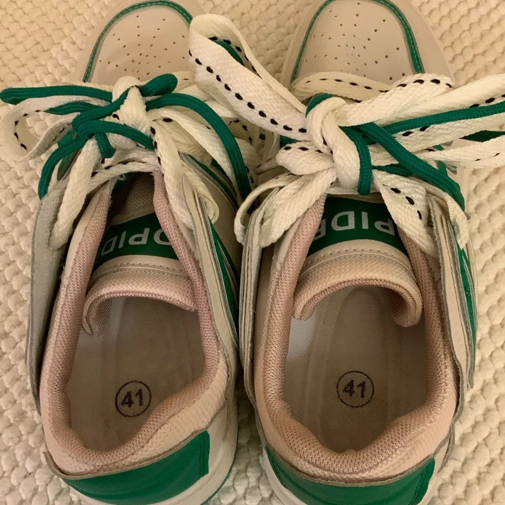 SKATE SHOES